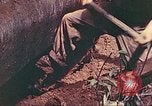 Image 5e Marines blessés traités dans la jungle Talasea Nouvelle-Bretagne Papouasie-Nouvelle-Guinée, 1944, de la seconde 59 séquences d'archives historiques vidéo 65675063812