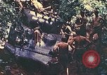 Image 5e Marines blessés traités dans la jungle Talasea Nouvelle-Bretagne Papouasie-Nouvelle-Guinée, 1944, de la seconde 62 séquences d'archives historiques vidéo 65675063812