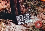 Image Prisonniers de guerre américains rapatriés posent pour les photos Allemagne, 1945, de la seconde 1 séquences d'archives historiques vidéo 65675063832