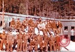 Image Prisonniers de guerre américains rapatriés posent pour les photos Allemagne, 1945, de la seconde 10 séquences d'archives historiques vidéo 65675063832