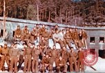 Image Prisonniers de guerre américains rapatriés posent pour les photos Allemagne, 1945, de la seconde 12 séquences d'archives historiques vidéo 65675063832