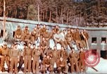 Image Prisonniers de guerre américains rapatriés posent pour les photos Allemagne, 1945, de la seconde 15 séquences d'archives historiques vidéo 65675063832