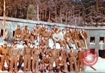 Image Prisonniers de guerre américains rapatriés posent pour les photos Allemagne, 1945, de la seconde 16 séquences d'archives historiques vidéo 65675063832