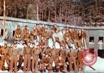 Image Prisonniers de guerre américains rapatriés posent pour les photos Allemagne, 1945, de la seconde 19 séquences d'archives historiques vidéo 65675063832