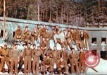 Image Prisonniers de guerre américains rapatriés posent pour les photos Allemagne, 1945, de la seconde 25 séquences d'archives historiques vidéo 65675063832
