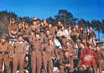 Image Prisonniers de guerre américains rapatriés posent pour les photos Allemagne, 1945, de la seconde 31 séquences d'archives historiques vidéo 65675063832