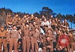 Image Prisonniers de guerre américains rapatriés posent pour les photos Allemagne, 1945, de la seconde 34 séquences d'archives historiques vidéo 65675063832