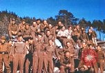 Image Prisonniers de guerre américains rapatriés posent pour les photos Allemagne, 1945, de la seconde 38 séquences d'archives historiques vidéo 65675063832
