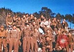 Image Prisonniers de guerre américains rapatriés posent pour les photos Allemagne, 1945, de la seconde 39 séquences d'archives historiques vidéo 65675063832