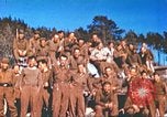 Image Prisonniers de guerre américains rapatriés posent pour les photos Allemagne, 1945, de la seconde 41 séquences d'archives historiques vidéo 65675063832