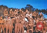 Image Prisonniers de guerre américains rapatriés posent pour les photos Allemagne, 1945, de la seconde 45 séquences d'archives historiques vidéo 65675063832