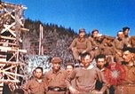 Image Prisonniers de guerre américains rapatriés posent pour les photos Allemagne, 1945, de la seconde 51 séquences d'archives historiques vidéo 65675063832