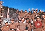 Image Prisonniers de guerre américains rapatriés posent pour les photos Allemagne, 1945, de la seconde 55 séquences d'archives historiques vidéo 65675063832
