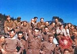 Image Prisonniers de guerre américains rapatriés posent pour les photos Allemagne, 1945, de la seconde 62 séquences d'archives historiques vidéo 65675063832