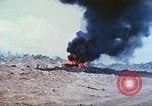 Standbild japanische Artillerie feuert auf US-Tanks Iwo Jima, 1945, aus Sekunde 9 historischem Filmmaterial Videoclip 65675063846