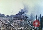 Standbild japanische Artillerie feuert auf US-Tanks Iwo Jima, 1945, aus Sekunde 24 historischem Filmmaterial Videoclip 65675063846