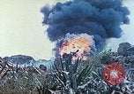 Standbild japanische Artillerie feuert auf US-Tanks Iwo Jima, 1945, aus Sekunde 33 historischem Filmmaterial Videoclip 65675063846