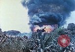 Standbild japanische Artillerie feuert auf US-Tanks Iwo Jima, 1945, aus Sekunde 34 historischem Filmmaterial Videoclip 65675063846