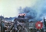 Standbild japanische Artillerie feuert auf US-Tanks Iwo Jima, 1945, aus Sekunde 45 historischem Filmmaterial Videoclip 65675063846
