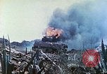 Standbild japanische Artillerie feuert auf US-Tanks Iwo Jima, 1945, aus Sekunde 48 historischem Filmmaterial Videoclip 65675063846