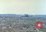 Standbild japanische Artillerie feuert auf US-Tanks Iwo Jima, 1945, aus Sekunde 55 historischem Filmmaterial Videoclip 65675063846