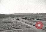 Standbild Betrieb Cue Trümmer fliegen Nevada United States USA, 1955, aus Sekunde 1 historischem Filmmaterial Videoclip 65675063881