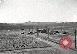 Standbild Betrieb Cue Trümmer fliegen Nevada United States USA, 1955, aus Sekunde 3 historischem Filmmaterial Videoclip 65675063881