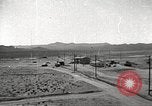 Standbild Betrieb Cue Trümmer fliegen Nevada United States USA, 1955, aus Sekunde 6 historischem Filmmaterial Videoclip 65675063881