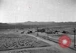 Standbild Betrieb Cue Trümmer fliegen Nevada United States USA, 1955, aus Sekunde 7 historischem Filmmaterial Videoclip 65675063881