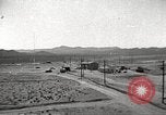 Standbild Betrieb Cue Trümmer fliegen Nevada United States USA, 1955, aus Sekunde 8 historischem Filmmaterial Videoclip 65675063881