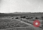 Standbild Betrieb Cue Trümmer fliegen Nevada United States USA, 1955, aus Sekunde 13 historischem Filmmaterial Videoclip 65675063881