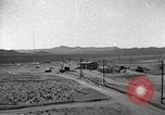 Standbild Betrieb Cue Trümmer fliegen Nevada United States USA, 1955, aus Sekunde 18 historischem Filmmaterial Videoclip 65675063881