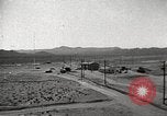 Standbild Betrieb Cue Trümmer fliegen Nevada United States USA, 1955, aus Sekunde 22 historischem Filmmaterial Videoclip 65675063881