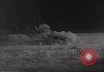 Standbild Betrieb Cue Trümmer fliegen Nevada United States USA, 1955, aus Sekunde 31 historischem Filmmaterial Videoclip 65675063881