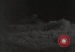 Standbild Betrieb Cue Trümmer fliegen Nevada United States USA, 1955, aus Sekunde 32 historischem Filmmaterial Videoclip 65675063881