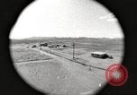 Standbild Betrieb Cue Trümmer fliegen Nevada United States USA, 1955, aus Sekunde 44 historischem Filmmaterial Videoclip 65675063881