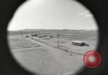 Standbild Betrieb Cue Trümmer fliegen Nevada United States USA, 1955, aus Sekunde 46 historischem Filmmaterial Videoclip 65675063881