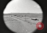 Standbild Betrieb Cue Trümmer fliegen Nevada United States USA, 1955, aus Sekunde 47 historischem Filmmaterial Videoclip 65675063881