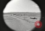 Standbild Betrieb Cue Trümmer fliegen Nevada United States USA, 1955, aus Sekunde 51 historischem Filmmaterial Videoclip 65675063881