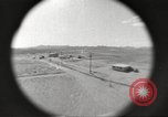 Standbild Betrieb Cue Trümmer fliegen Nevada United States USA, 1955, aus Sekunde 56 historischem Filmmaterial Videoclip 65675063881