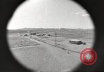 Standbild Betrieb Cue Trümmer fliegen Nevada United States USA, 1955, aus Sekunde 59 historischem Filmmaterial Videoclip 65675063881