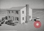 Immagine di Funzionamento Cue bomba nucleare test distrugge la casa Nevada United States USA, 1955, secondo 9 filmato di repertorio 65675063886