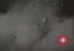 Immagine di Funzionamento Cue bomba nucleare test distrugge la casa Nevada United States USA, 1955, secondo 39 filmato di repertorio 65675063886