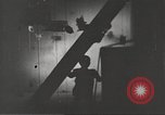 Immagine di Funzionamento Cue bomba nucleare test distrugge la casa Nevada United States USA, 1955, secondo 51 filmato di repertorio 65675063886