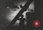 Immagine di Funzionamento Cue bomba nucleare test distrugge la casa Nevada United States USA, 1955, secondo 52 filmato di repertorio 65675063886