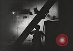 Immagine di Funzionamento Cue bomba nucleare test distrugge la casa Nevada United States USA, 1955, secondo 56 filmato di repertorio 65675063886