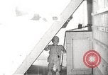 Immagine di Funzionamento Cue bomba nucleare test distrugge la casa Nevada United States USA, 1955, secondo 57 filmato di repertorio 65675063886