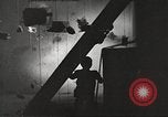 Immagine di Funzionamento Cue bomba nucleare test distrugge la casa Nevada United States USA, 1955, secondo 59 filmato di repertorio 65675063886