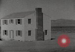 Immagine di Funzionamento casa Cue esplode Nevada United States USA, 1955, secondo 3 filmato di repertorio 65675063887