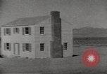 Immagine di Funzionamento casa Cue esplode Nevada United States USA, 1955, secondo 5 filmato di repertorio 65675063887